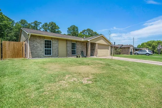 6319 Hollow Pines Dr, Houston, TX 77049 for Rent