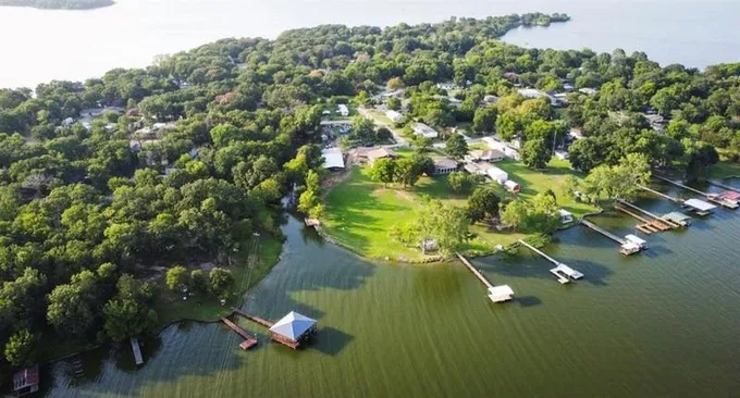 10007 John Flowers Rd, WILLS POINT, TX 75169 for Sale