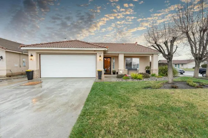 1950 SHAVER LAKE AVE, Tulare, CA 93274 Single Family Residence For Sale  MLS# 227206