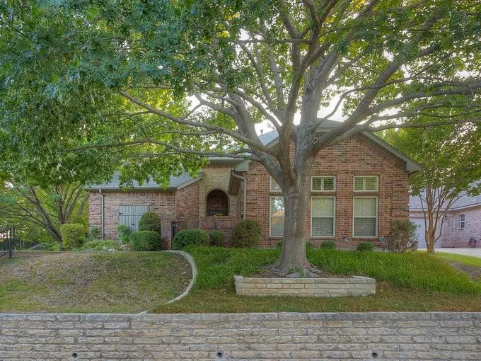 4424 Brampton Ct, Fort Worth, TX 76116 for Sale