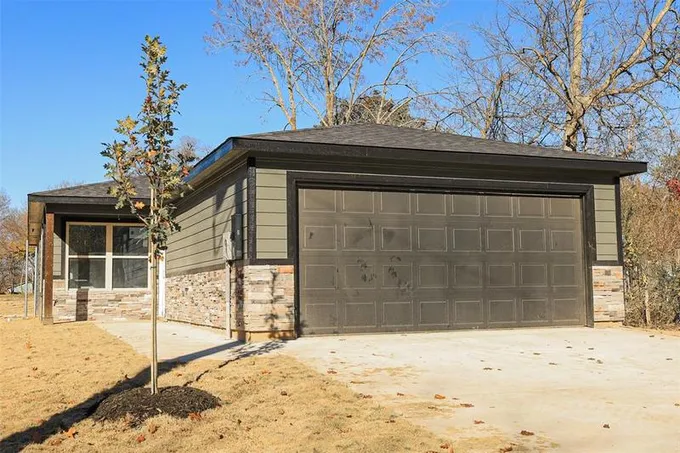 410 S 2nd St, Bonham, TX 75418 for Sale