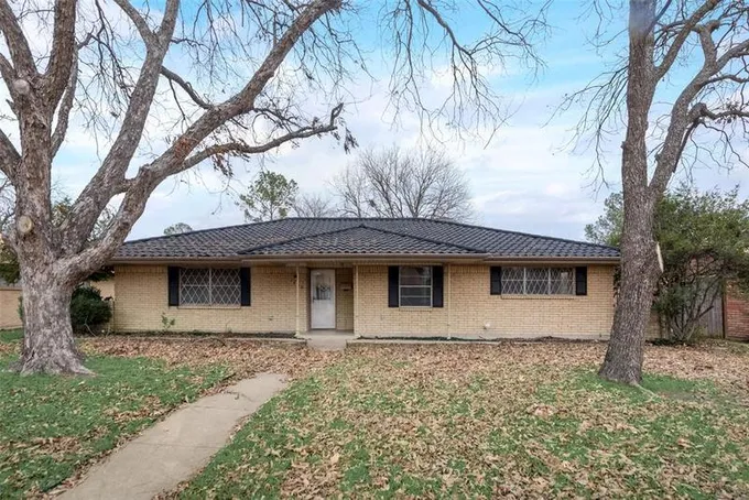 1805 Santa Rosa Ct, Grand Prairie, TX 75051 for Sale