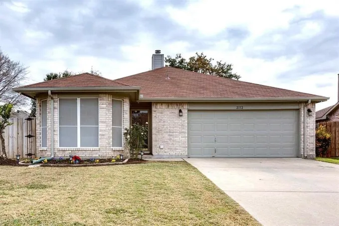 2112 Pond View Ct, Grand Prairie, TX 75052 for Sale