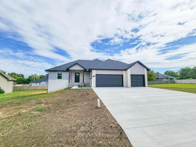300 S ASPEN ST, Buffalo, MO 65622 Single Family Residence For Sale  MLS# 60247995