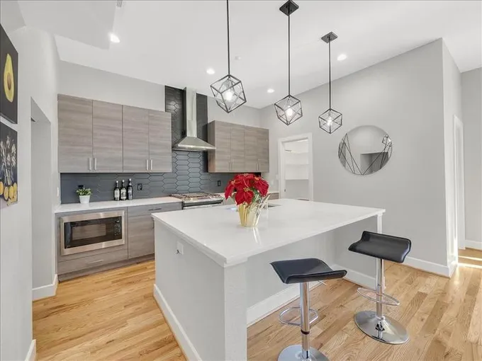 484 S Tyler St #1, Dallas, TX 75208 for Sale