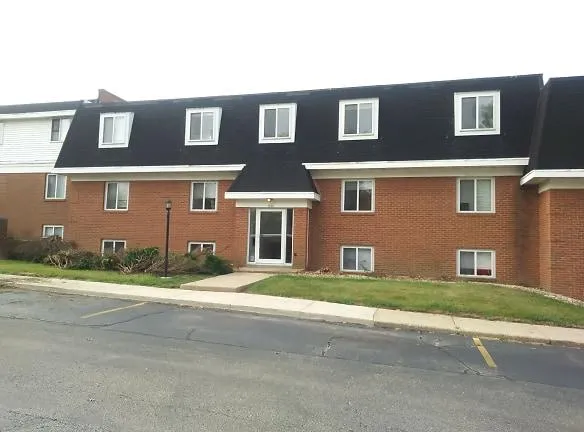 COVINGTON CLUB APTS Apartments - 1316 W Covington Ct - Peoria, IL Apartments for Rent
