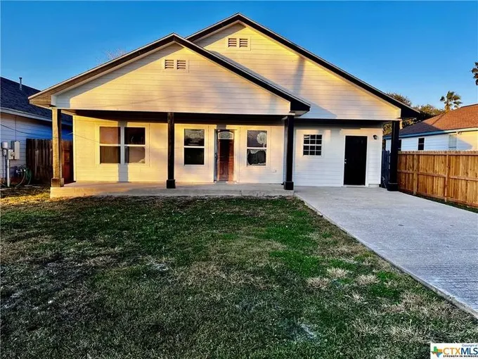 608 Hackberry St, Rockport, TX 78382 for Sale