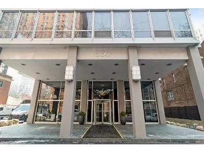 W Barry Ave Apt 3bc for Sale