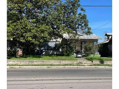 E Houston St for Sale