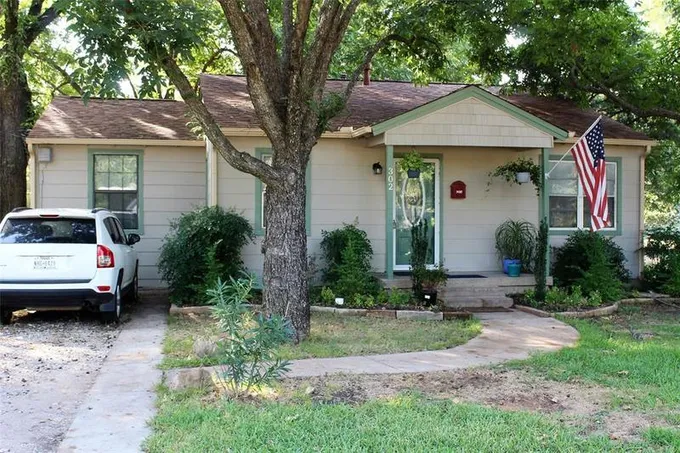 302 Cubley Dr, Seagoville, TX 75159 for Sale