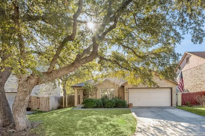 15735 LOMITA SPRINGS DR, San Antonio, TX 78247-5580 for Sale