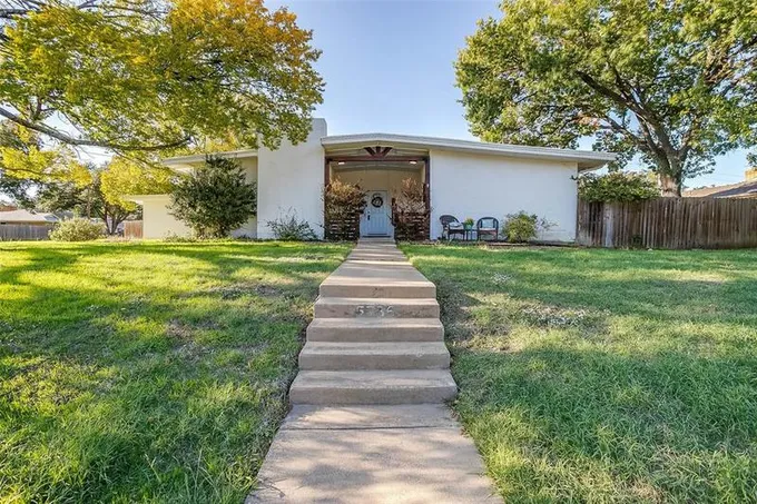 5736 Wedgmont Cir N, Fort Worth, TX 76133 for Sale