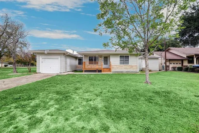 1714 W Republic Ave, Baytown, TX 77520 for Sale