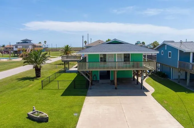 203 Galleon Dr, Freeport, TX 77541 - MLS 30204072 for Sale