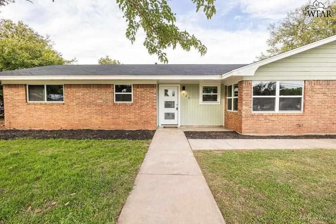 523 W 3rd Street, Burkburnett, TX 76354 for Sale