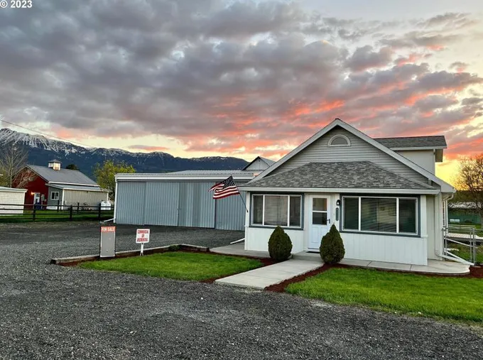 506 NW 2nd St, Enterprise, OR 97828 - MLS 23426075 for Sale