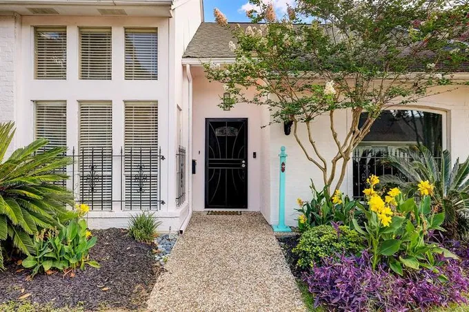 1652 S Gessner Rd, Houston, TX 77063 for Sale