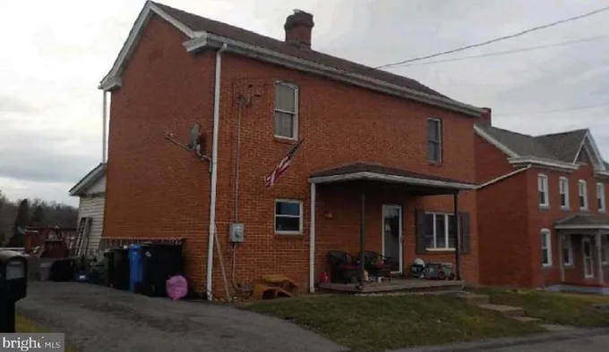 594 Dianthus St, North Huntingdon, PA 15642 - MLS PAWL2000100 for Sale