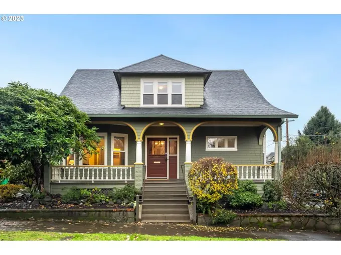 2304 SE MAIN ST, Portland OR 97214 for Sale