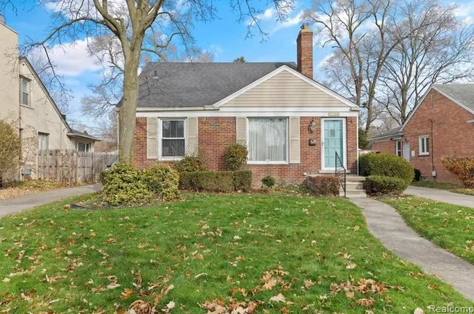 2286 Stanhope St, Grosse Pointe Woods, MI 48236 - MLS 20230098635 for Sale