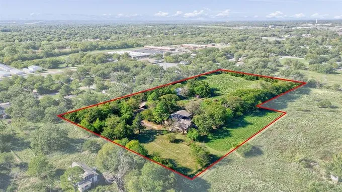 2021 W Walker St, Denison, TX 75020 for Sale