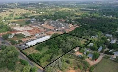 608 W Live Oak St, Fredericksburg, TX 78624 - MLS 88394 for Sale