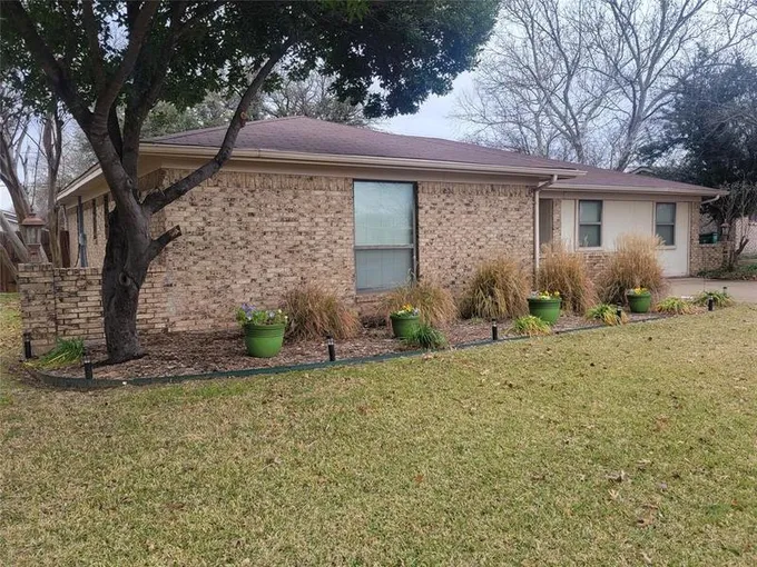 1305 Randy Dr, Graham, TX 76450 for Sale