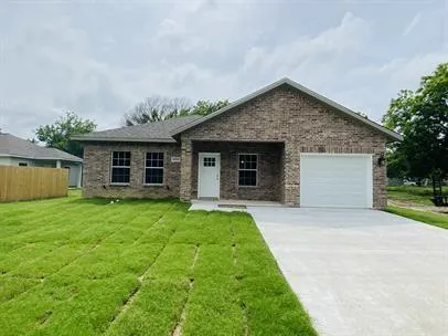 4202 Henderson St, Greenville, TX 75401 for Rent