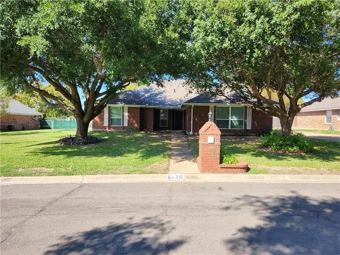 232 Crescent Drive, Hewitt, TX 76643 for Sale