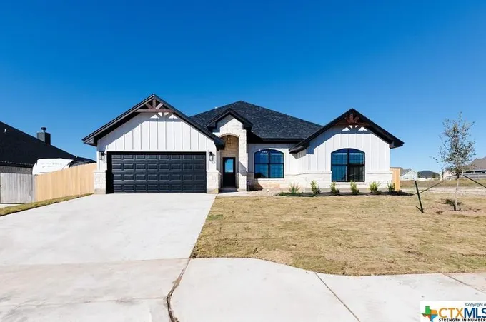 813 Sunny's Halo Dr, Hewitt, TX 76643 - MLS 526089 for Sale