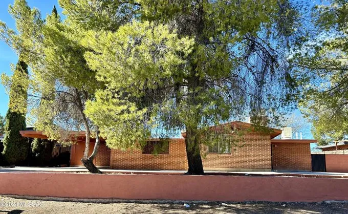 765 N LINDA VISTA DR, Nogales, AZ 85621 Single Family Residence For Sale  MLS# 22401415