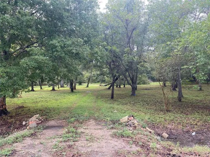 108 Oak Colony Dr, Angleton, TX 77515 for Sale