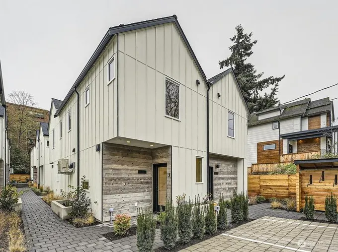 10346 Wallingford Ave N #B, Seattle, WA 98133 - MLS 2185728 for Sale