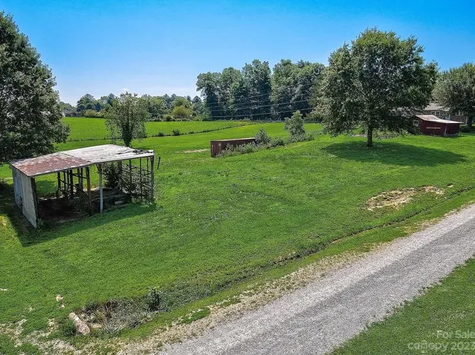 000 Laughter Farm Ln, Etowah, NC 28729 - MLS 4055625 for Sale