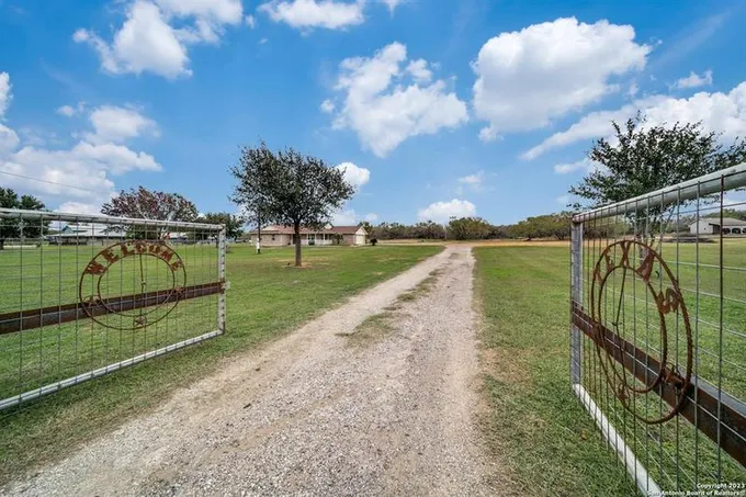 20196 TEJEDA RD, San Antonio, TX 78221-5424 for Sale