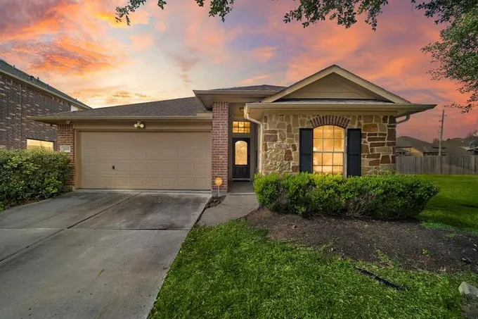 3302 Southern Grove Ln, Pearland, TX 77584 for Sale