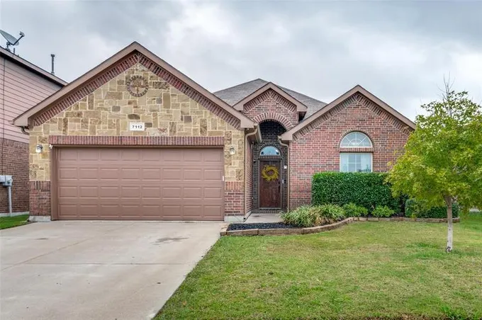 7112 Cloudcroft Ln, Fort Worth, TX 76131 for Sale