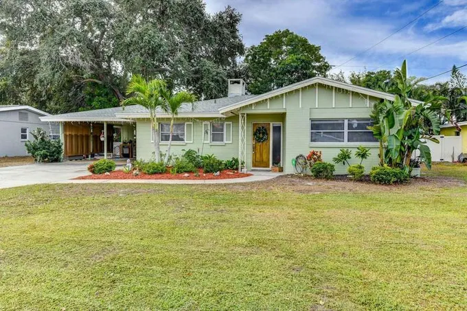 5722 VOLSELLA PL, SARASOTA, FL 34231 Single Family Residence For Sale  MLS# A4593119