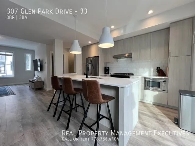 3 Bedroom 3 Bath In Kelowna BC V1V 0H1 for Rent