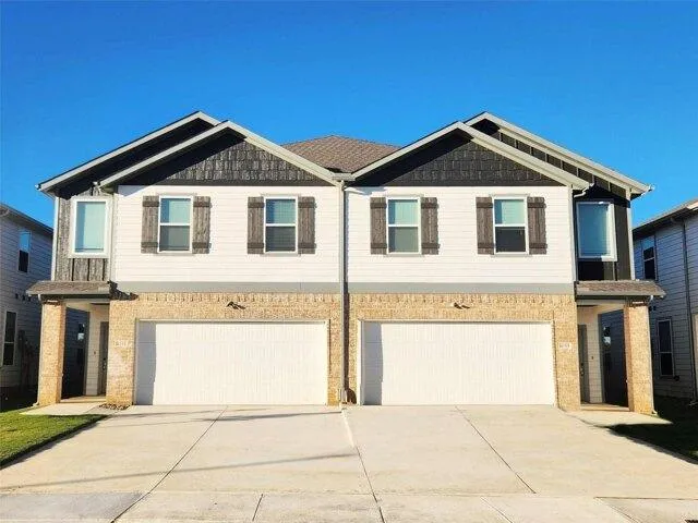 4 Bedroom 2.5 Bath In Crowley TX 76036 for Rent