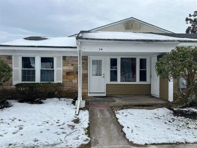 2 Bedroom 1 Bath In Ridge NY 11961 for Rent