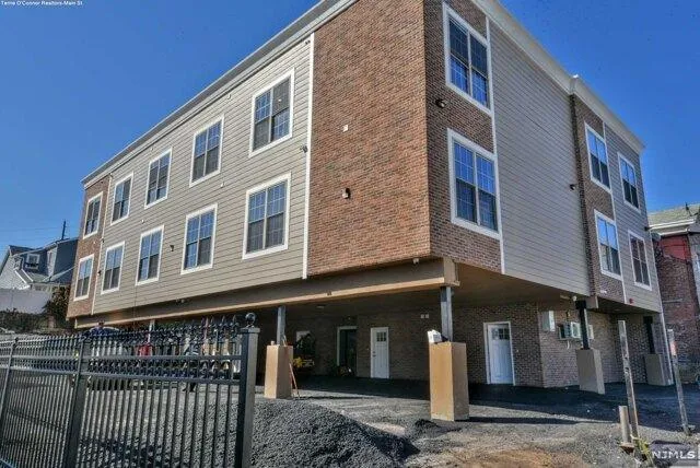 0 Bedroom 1 Bath In Paterson NJ 07503 for Rent