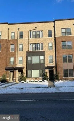 3 Bedroom 2.5 Bath In Herndon VA 20170 for Rent