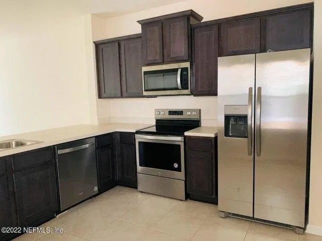 2 Bedroom 2.5 Bath In Jacksonville FL 32256 for Rent