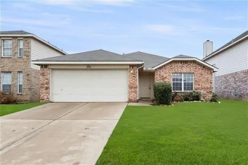 3 Bedroom 2 Bath In Fort Worth TX 76140 for Rent