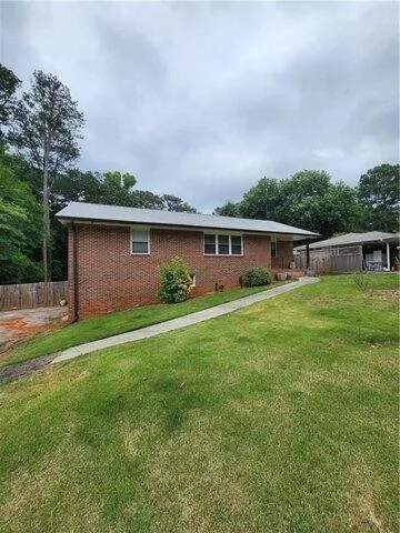 4 Bedroom 3 Bath In Marietta GA 30068 for Rent