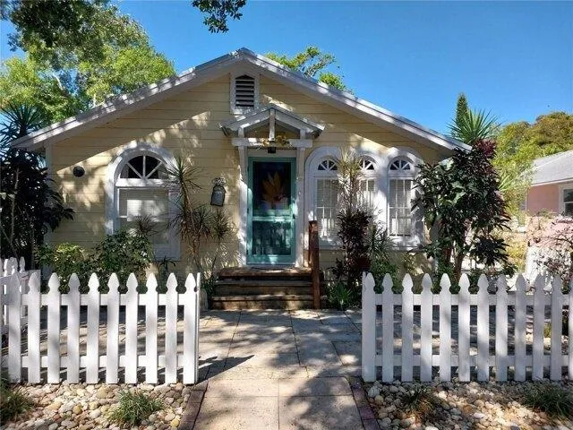 3 Bedroom 2 Bath In Sarasota FL 34236 for Rent