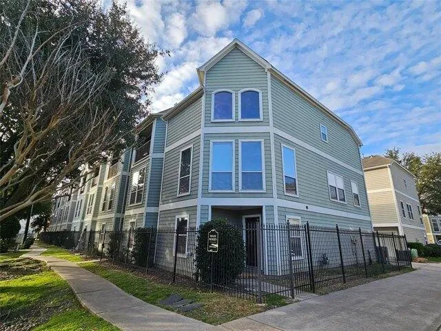 2 Bedroom 2 Bath In Houston TX 77008 for Rent