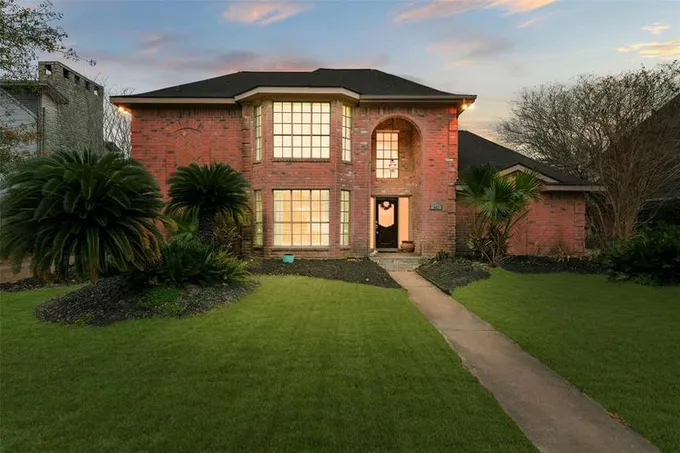 407 W Chelsea Pl, El Lago, TX 77586 for Sale