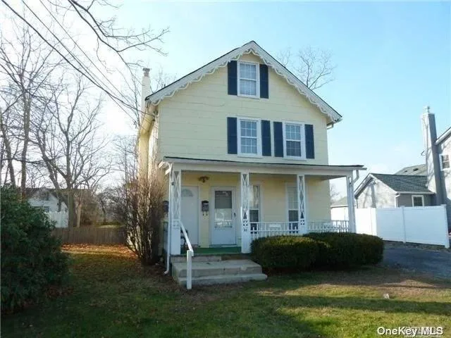 Home For Rent In Islip, New York
